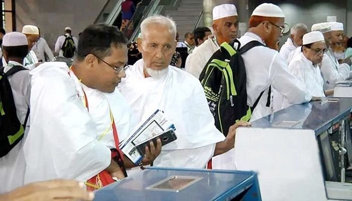 Immigration formalities of hajj pilgrims in Dhaka || Photo: Collected 
