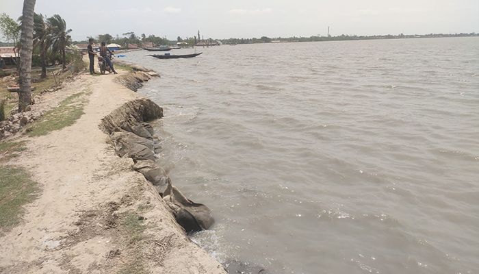 Cyclone 'Asani': Satkhira's Assasuni Embankment at Risk