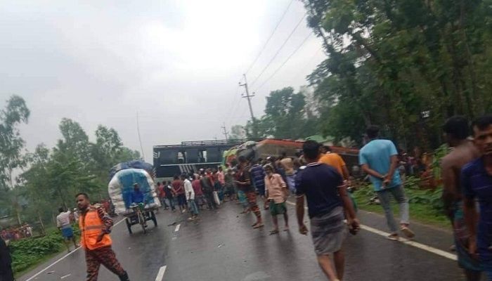 Two buses damaged in head-on collision. Photo: Tangail correspondent