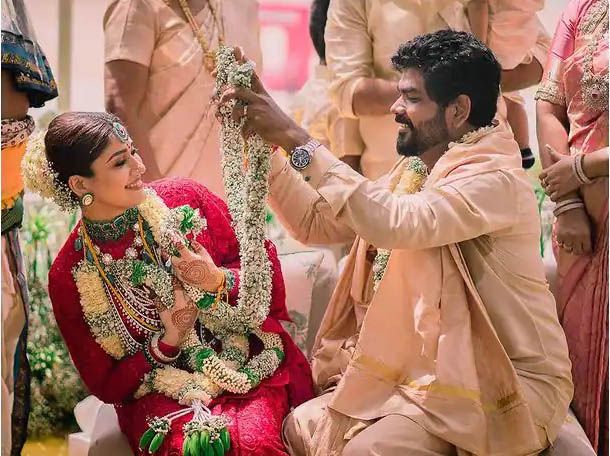 A candid click from Nayanthara and Vignesh's jaimala ceremony. 