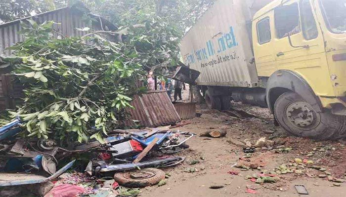 Four Dead As Van Ploughs Into Pedestrians in Narsingdi