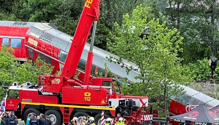 Germany Train Derailment Kills 4, Injures 30   