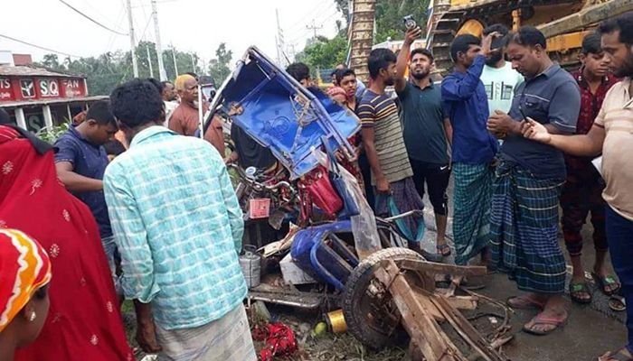 6 killed in Truck-CNG Collision in Rajbari  