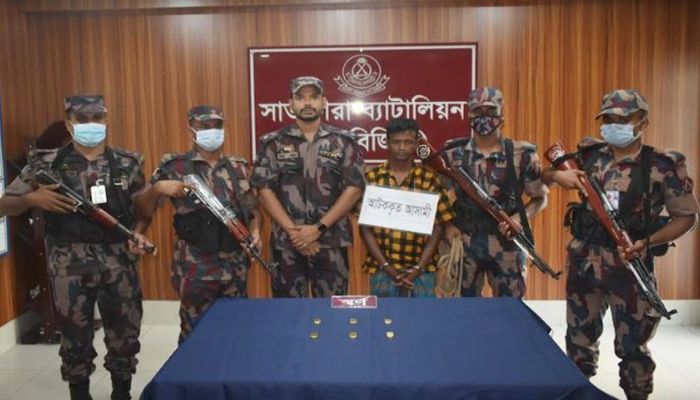 Man Held with Gold Bars in Satkhira    