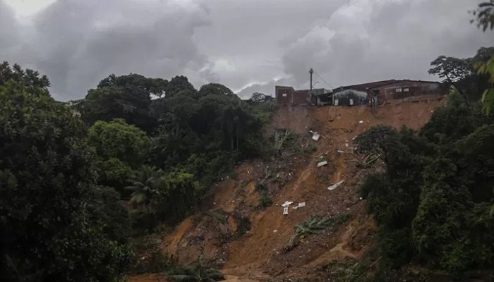 General view of a landslide that destroyed several houses in the community Vila dos Milagres, Barro neighbourhood, in Recife, Pernambuco State, Brazil, on May 31, 2022 || AFP Photo