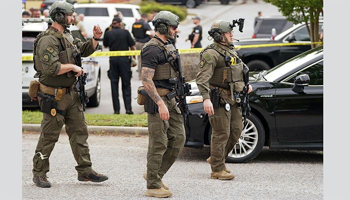 At Least 10 Killed in Four Weekend Shootings across US