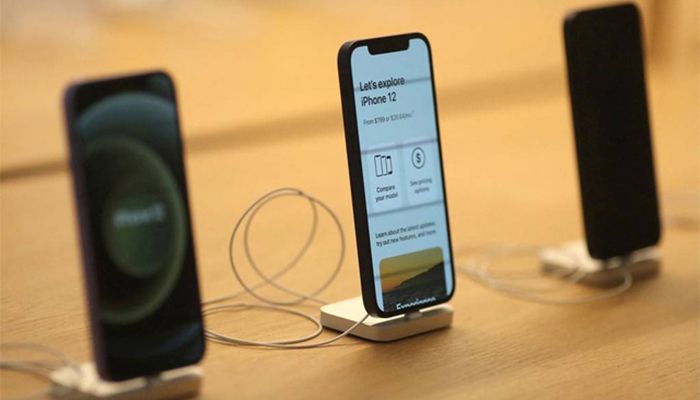 EU Agrees on Single Mobile Charging Port in Blow to Apple