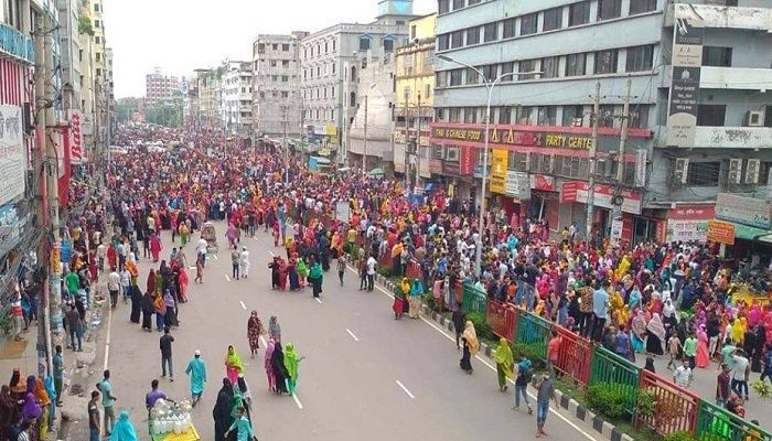 Garment workers have been protesting sporadically since morning in Mirpur || Photo: Collected 