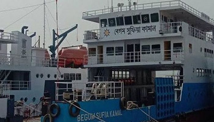 One Killed, 10 Injured As Two Ferries Collide in Padma
