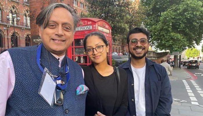 Shashi Tharoor with a young Bangladeshi couple || Photo: Collected 