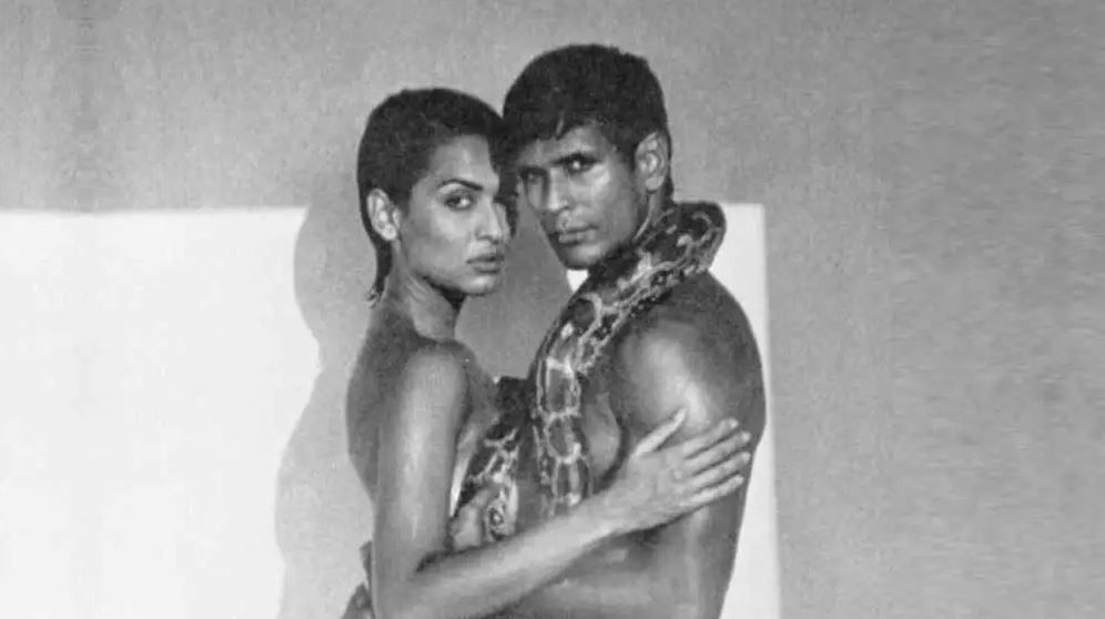 Popular actor, Milind Soman is still one of the hottest actors in the Indian film industry. The first time when Milind Soman took off his clothes in front of the camera was when he had posed for a footwear advertisement in 1995. In the pictures, he could be seen posing alongside Madhu Sapre, and both the celebs were holding a giant snake.