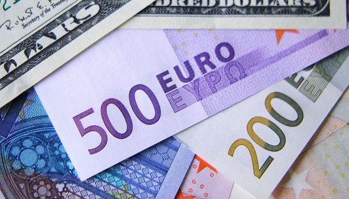 Euro Falls below Dollar for First Time in 20 Years 