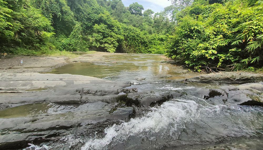 There are three springs on this trail namely Kupikatakum, Mithachari and Bandarkum or Bandarichra.
