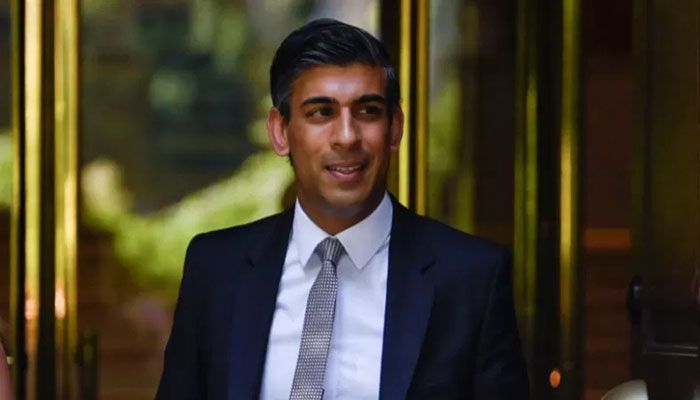 Former Chancellor of the Exchequer Rishi Sunak walks in London, Britain on July 14, 2022 || Photo: Reuters