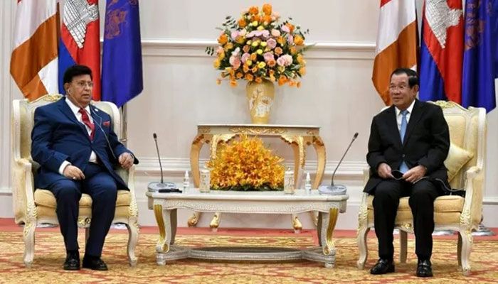 Foreign Minister AK Abdul Momen and Cambodian Prime Minister Hun Sen || UNB Photo: Collected 