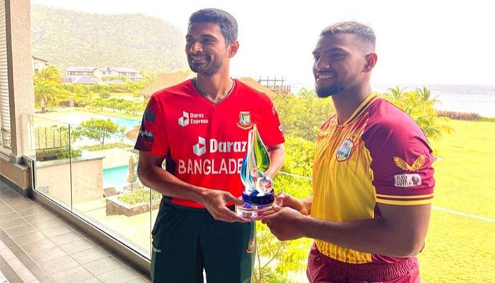 Bangladesh T20 Captain Mahmudullah Riyad and his West Indies counterpart Nicholas Pooran || Photo: Collected 