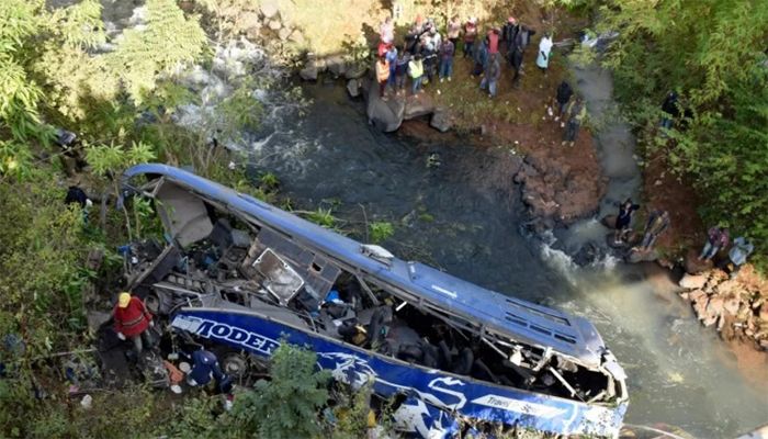 Bus Plunges into River Valley in Kenya, Kills 24