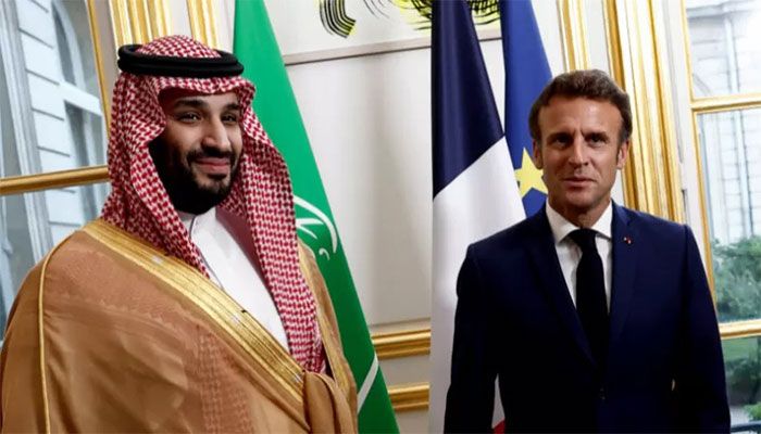 France's President Emmanuel Macron (R) poses with Saudi Crown Prince Mohammed bin Salman upon his arrival at Presidential Elysee Palace in Paris on July 28, 2022 || AFP Photo