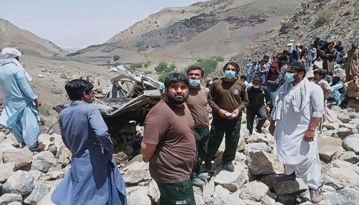 Bus Falls Into Deep Ravine in Southwest Pakistan, Killing 19      