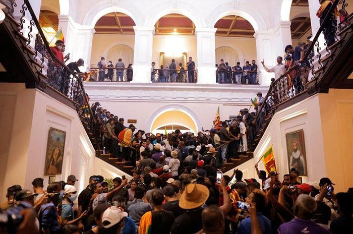 In Pictures: Sri Lanka Protesters Occupy President And PM's Residences 