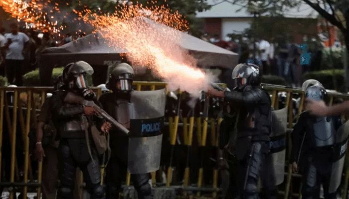 Police use tear gas and water cannons to disperse demonstrators near President's residence during a protest demanding the resignation of President Gotabaya Rajapaksa, amid the country's economic crisis, in Colombo, Sri Lanka on July 8, 2022 || Reuters Photo