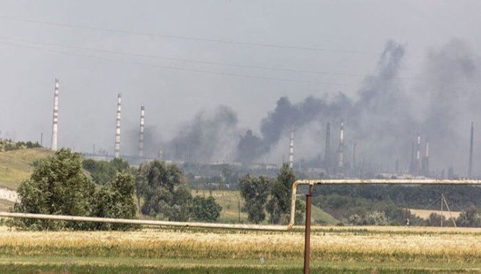 The fighting in Lysychansk sent plumes of smoke rising to the sky || Photo: Collected  