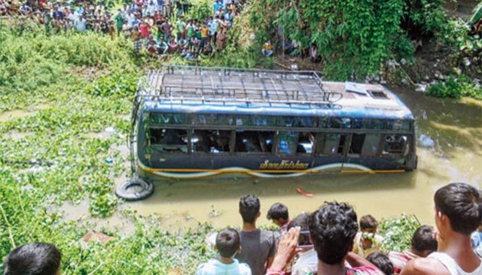 30 Students Injured in West Bengal Bus Accident