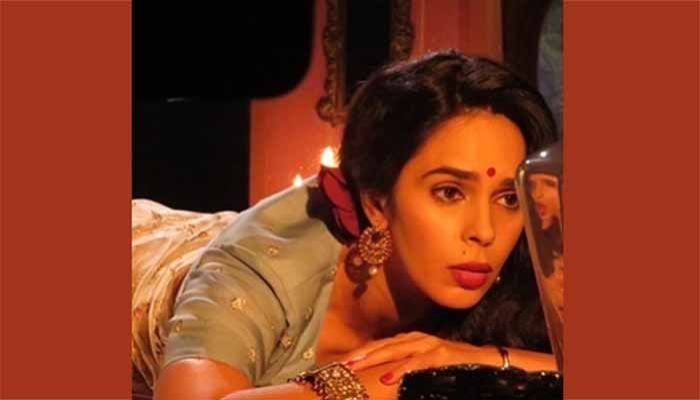 Mallika Sherawat Reveals Ugly Side of Bollywood, Talks about 'Compromise'