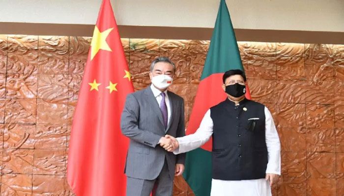 Bangladesh Foreign Minister AK Abdul Momen with hinese State Councilor and Foreign Minister Wang Yi. || UNB Photo