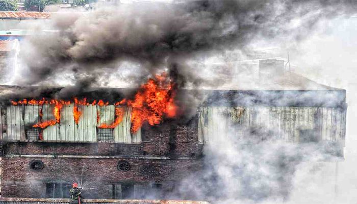 Fire at Old Dhaka's Plastic Factory || Photo: Collected 