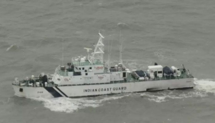 Indian Coast Guard Rescues 10 Bangladeshi Fishermen from Bay  