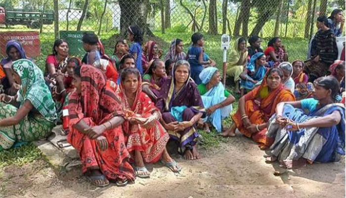 The labours of 23 tea gardens in Habiganj are pressing ahead with their strike || Photo: Collected 