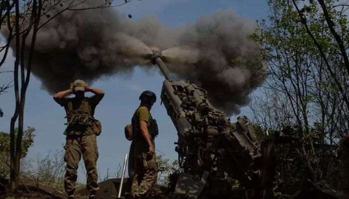 Ukrainian servicemen fire a M777 howitzer at a position on a front line, as Russia's attack on Ukraine continues, in Kharkiv region, Ukraine August 1, 2022. || Reuters Photo