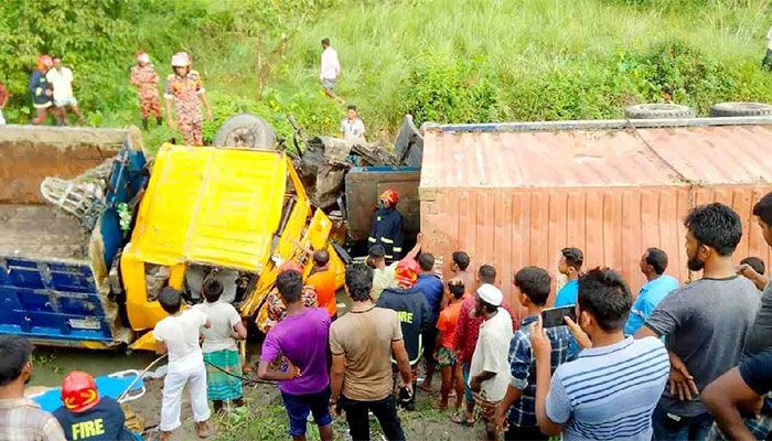 2 Killed in B’baria Road Crash  