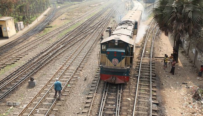 Ex-DGM of Bangladesh Bank Crushed under Train in City