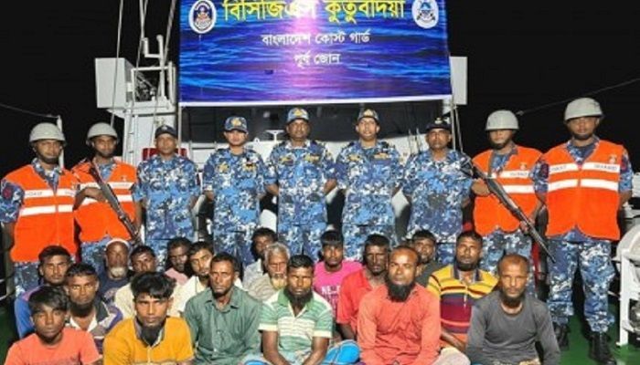The rescued 17 stranded fishermen from Bay  || Photo: Collected 
