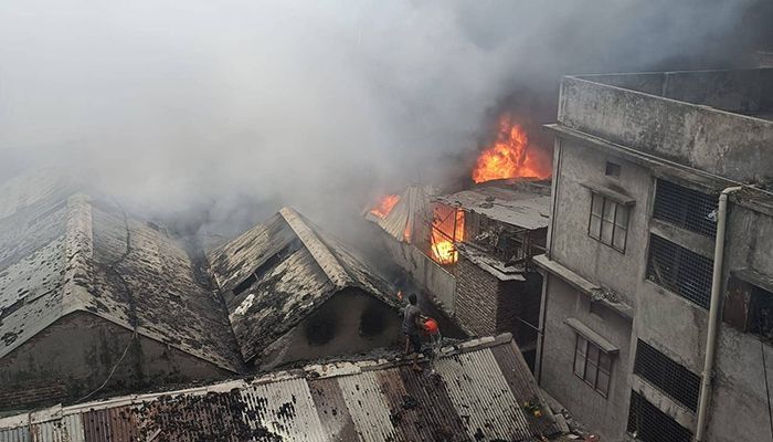 Fire Breaks Out at Old Dhaka Plastic Factory   