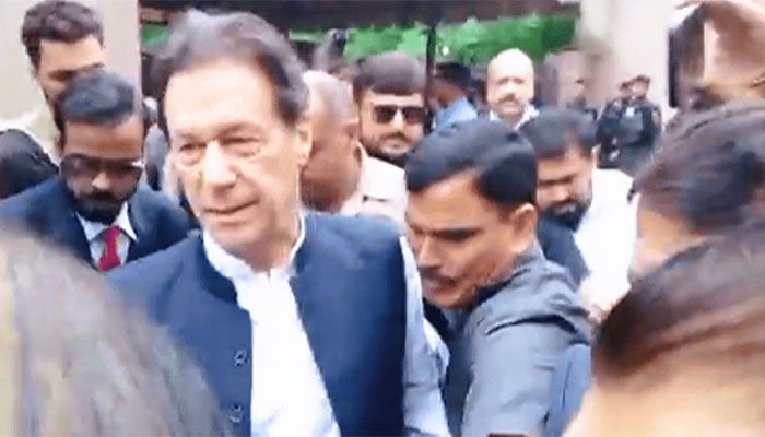 PTI chief Imran Khan leaves the Federal Judicial Complex on Thursday, August 25, 2022 after an anti-terrorism court granted him interim bail in a terrorism case ||  Photo: DawnNewsTV