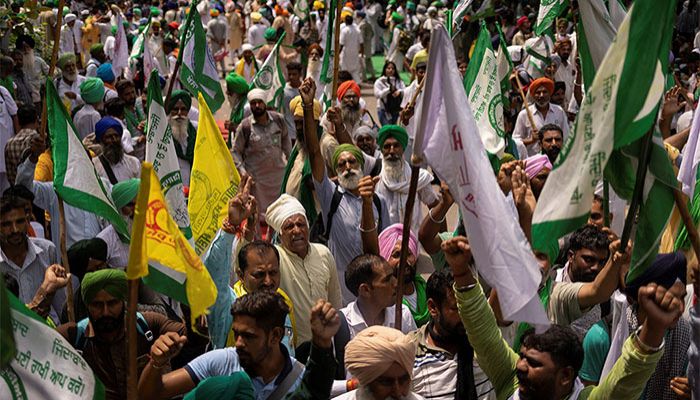 Indian Farmers Break Barricades As Protests Return to Delhi