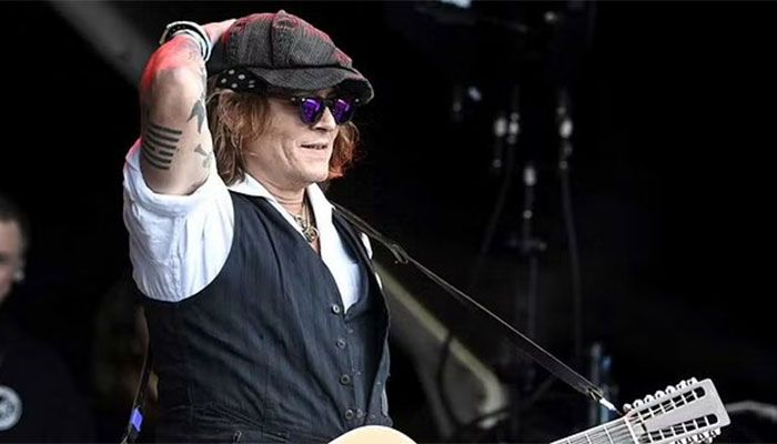 Johnny Depp Makes Surprise Appearance at MTV's Video Music Awards  