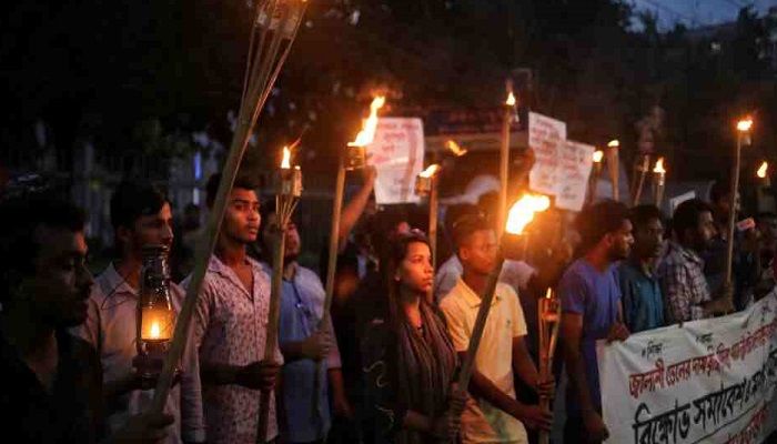 Students Hold Protest Rallies in Shahbagh against Fuel Price Hike