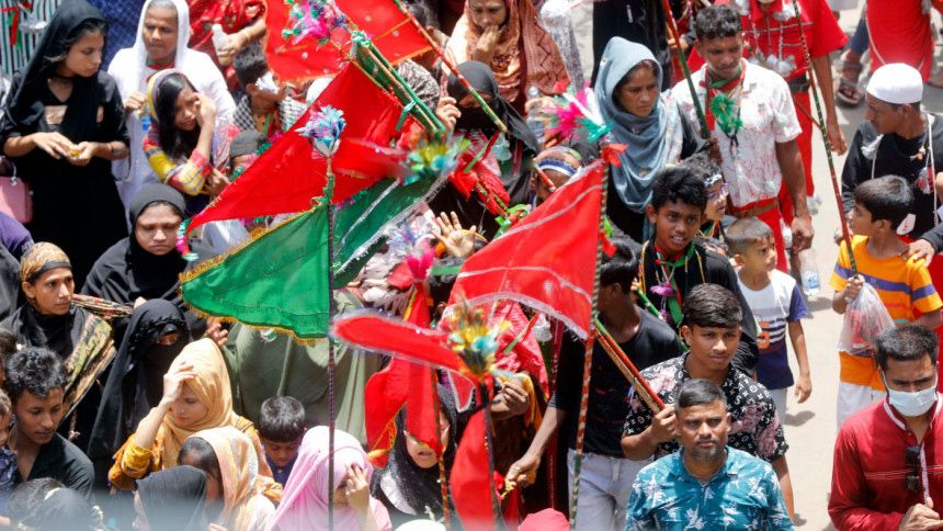 Devotees were seen gathering on the premises of Hussaini Dalan in Dhaka to mark the holy day.