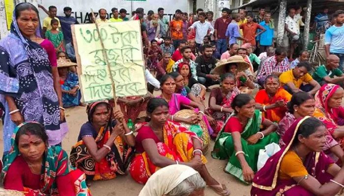 Tea workers protesting for raising wage to Tk 300  || UNB File Photo
