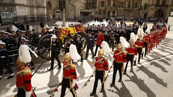 Funeral procession of Queen Elizabeth || Photo: Reuters