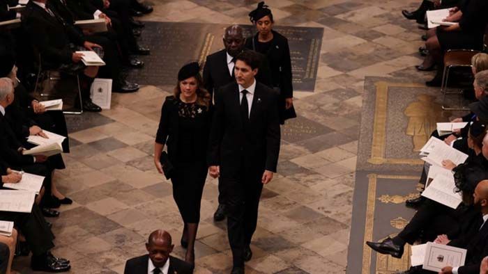 Canadian Prime Minister Justin Trudeau and his wife Sophie Grégoire Trudeau attend the funeral of Queen Elizabeth II at Westminster Abbey || Photo: Reuters