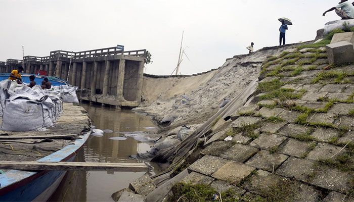 Rain-Swollen Dam on Verge of Collapse in Satkhira   