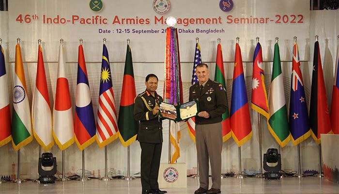General SM Shafiuddin Ahmed, Bangladesh Army Chief of Staff, and General Charles Flynn, Commanding General of the US Army Pacific