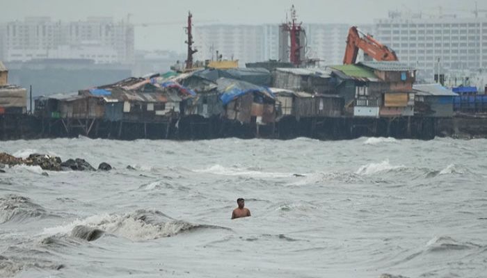 5 Rescuers Dead As Powerful Typhoon Hits North Philippines