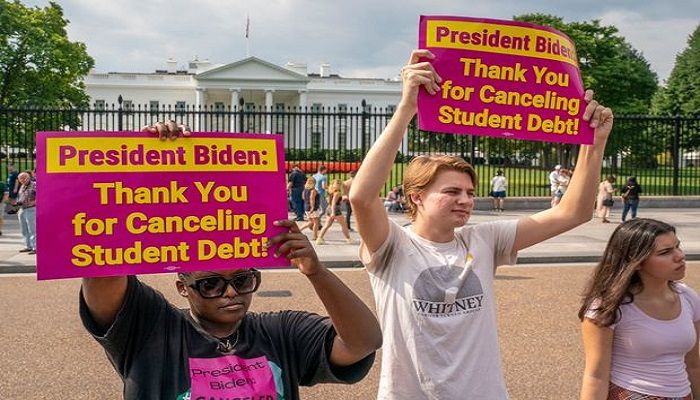 US Student Debt Relief Plan Estimated to Cost $400Bn