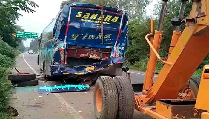 India: 4 Killed, 24 Hurt in Bus-Truck Collision